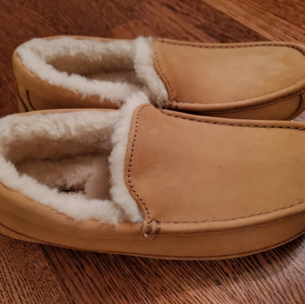 NWT Ugg Men Size 10 Ascot Slipper